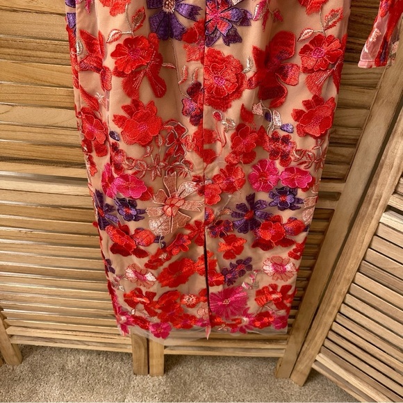 Elliatt Electric 3D Floral Midi Dress - Picture 14 of 15